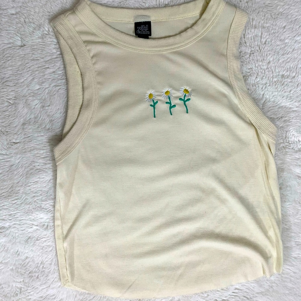 Pastel yellow Tank top with 3 daisies